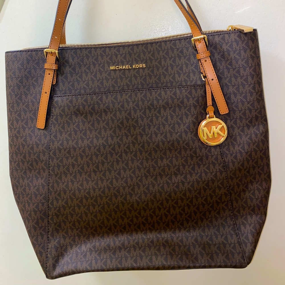 A classic tote with a modern twist, from a tablet to an extra set of clothes.